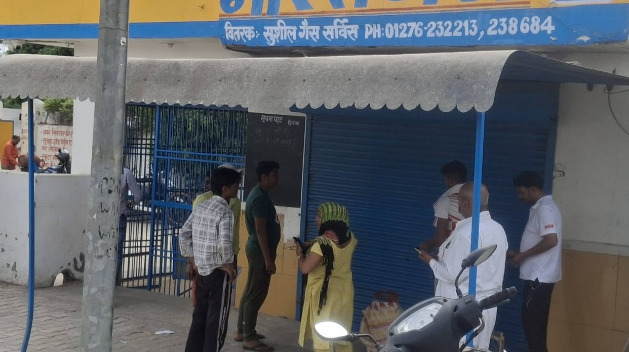 Cylinders are not being delivered due to non-receipt of OTP on mobile.Cylinders are not being delivered due to non-receipt of OTP on mobile.