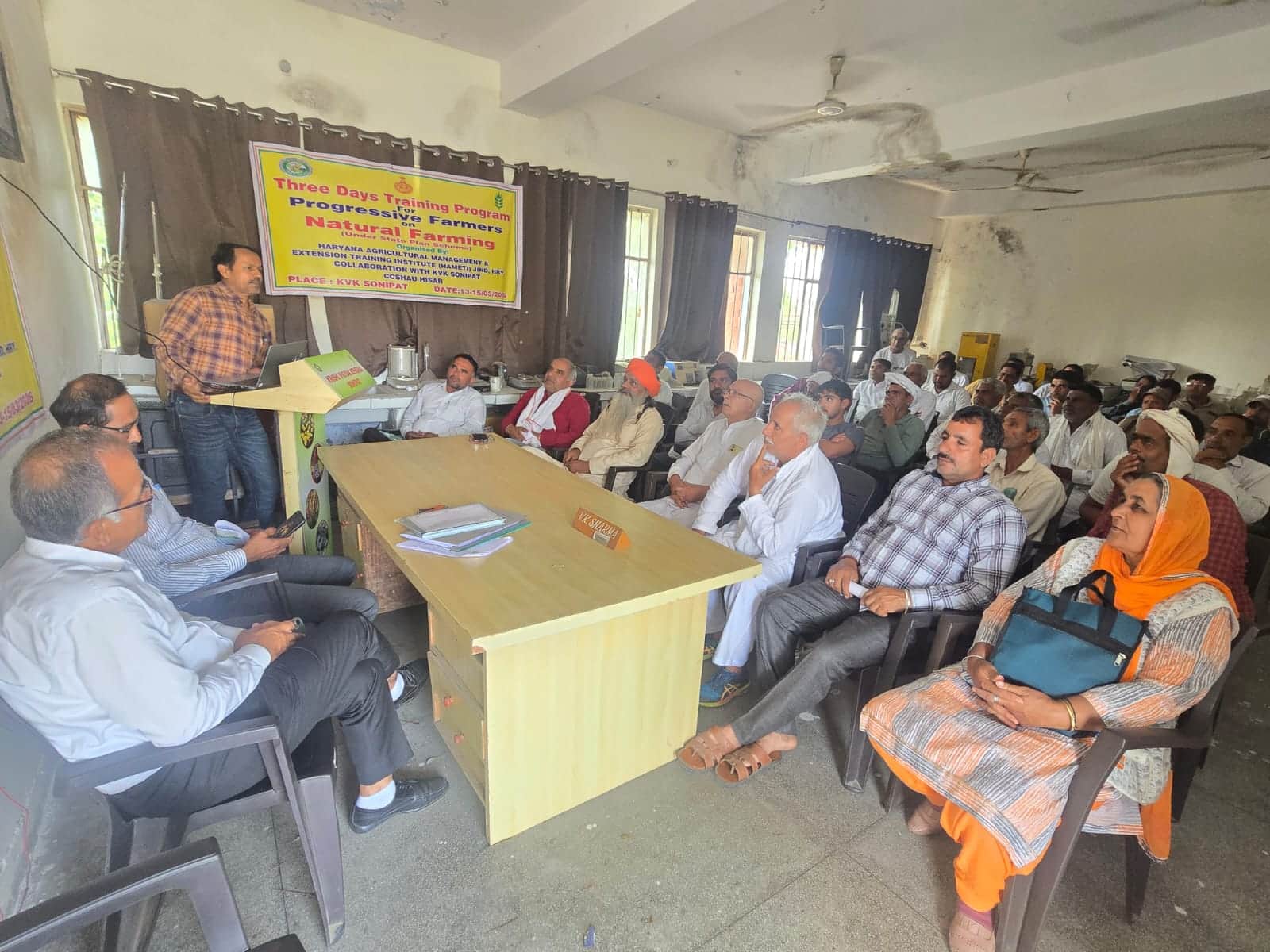 फोटो : सोनीपत के कृषि विज्ञान केंद्र, जगदीशपुर में शिविर के समापन अवसर पर किसानों को प्रशिक्