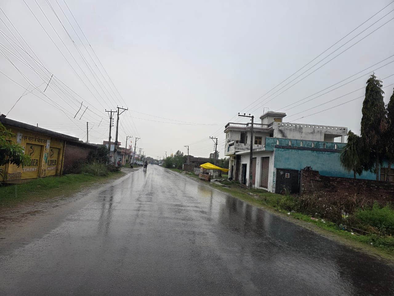 हीरानगर में झमाझम बारिश के बाद वीरान हुई सड़क। स्रोत जागरूक पाठक