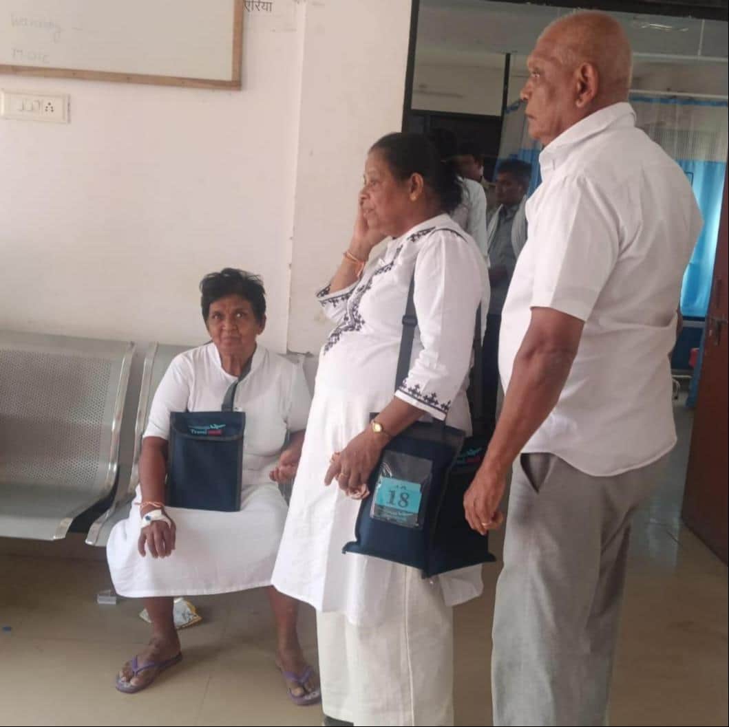  इकौना सीएचसी में भर्ती श्रीलंका के अनुयायी।