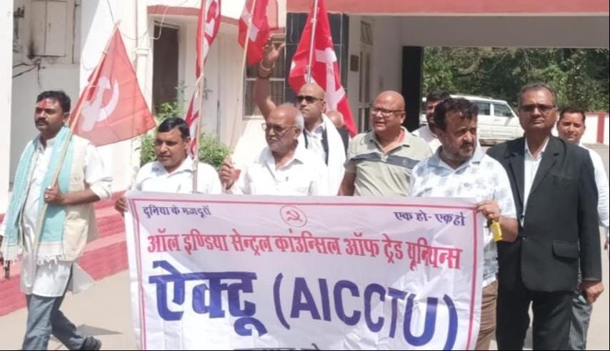 There should be a high-level inquiry into the matter of demanding money in Anganwadi recruitment