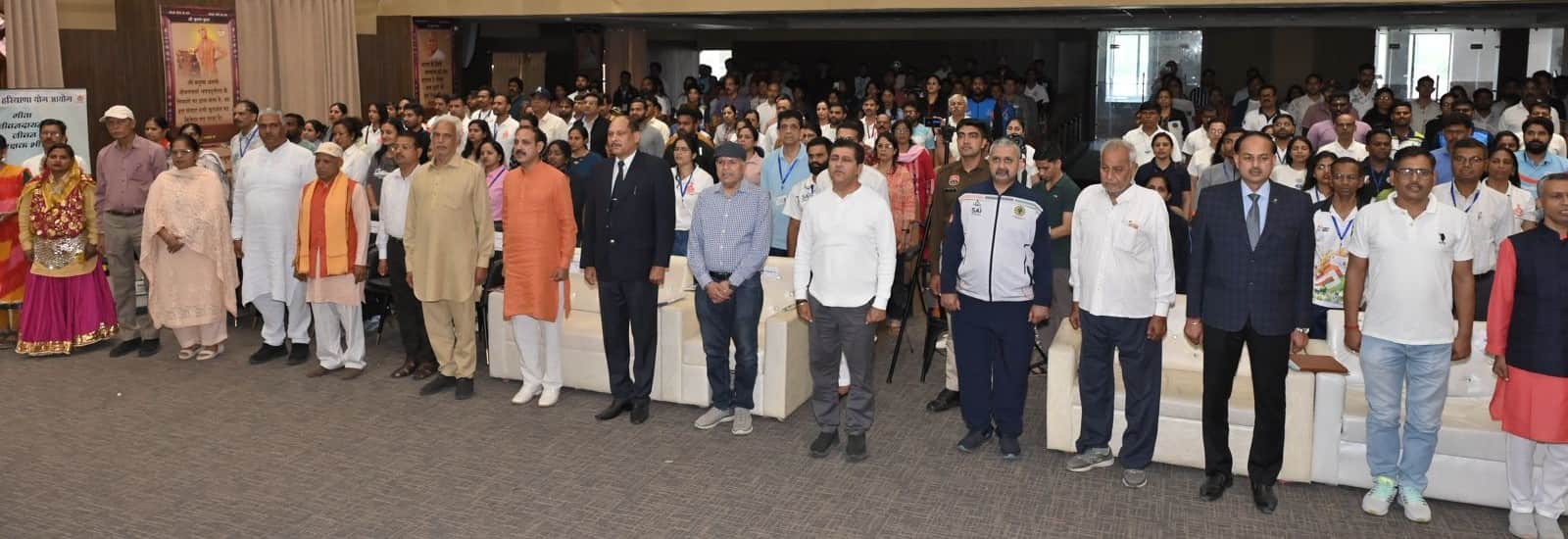 कुरुक्षेत्र। योगासन को लेकर आयोजित सम्मेलन में हिस्सा लेते प्रतिभागी। संवाद