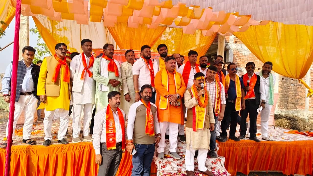 लालगोपालगंज- विश्व हिंदू रक्षा परिषद के नवनियुक्त पदाधिकारिय।