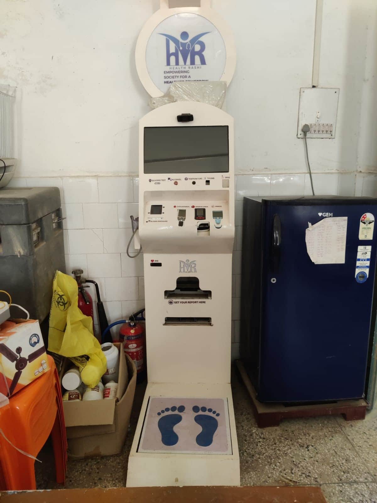 लालानगर पीएचसी में खराब पड़ा हेल्थ एटीएम मशीन। संवाद