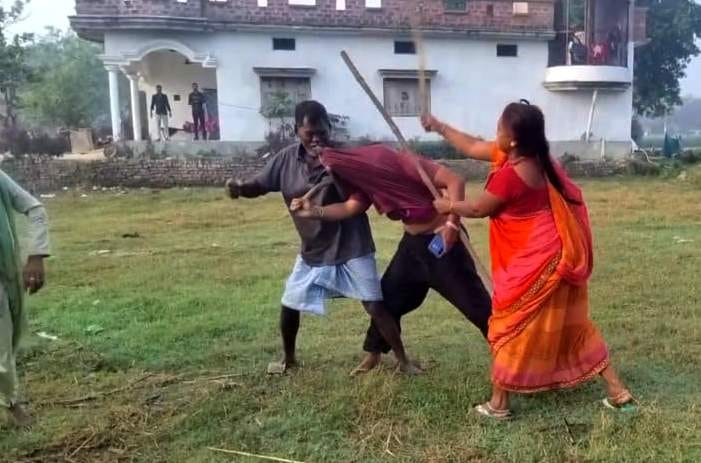 Lathi charge for division, four women injured