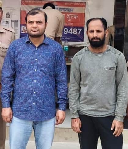 नगर कोतवाली में ठगी के आरोपी। स्रोत: पुलिस 