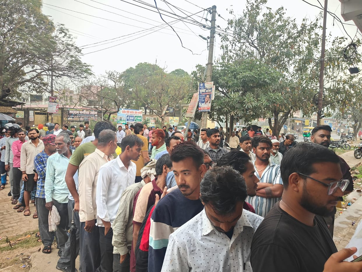 Crowds gathered to book gas, police alert