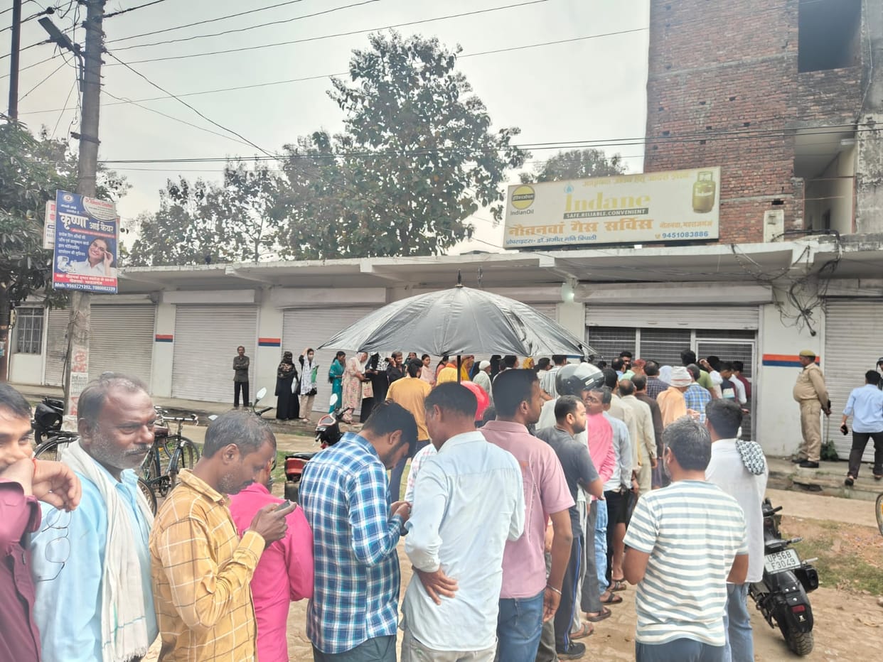 Home delivery in cities... queues for gas cylinders in villages