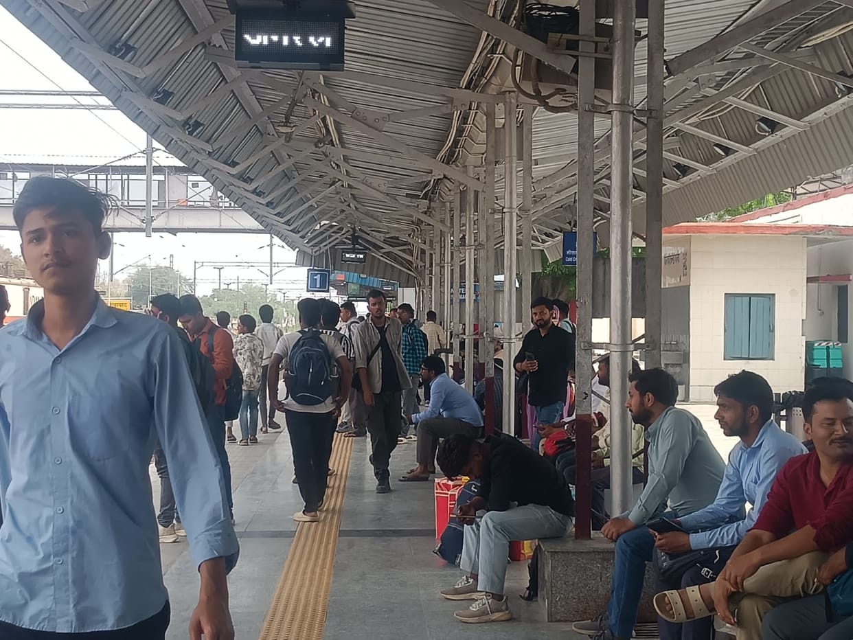 Crowds in trains surge following the conclusion of the Sub-Inspector recruitment exam.