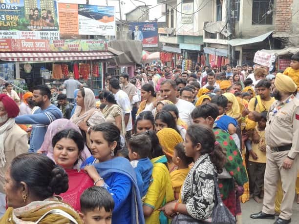 रविवार को माता चिंतपूर्णी मंदिर में श्रद्धालुओं की उमड़ी भीड़।संवाद