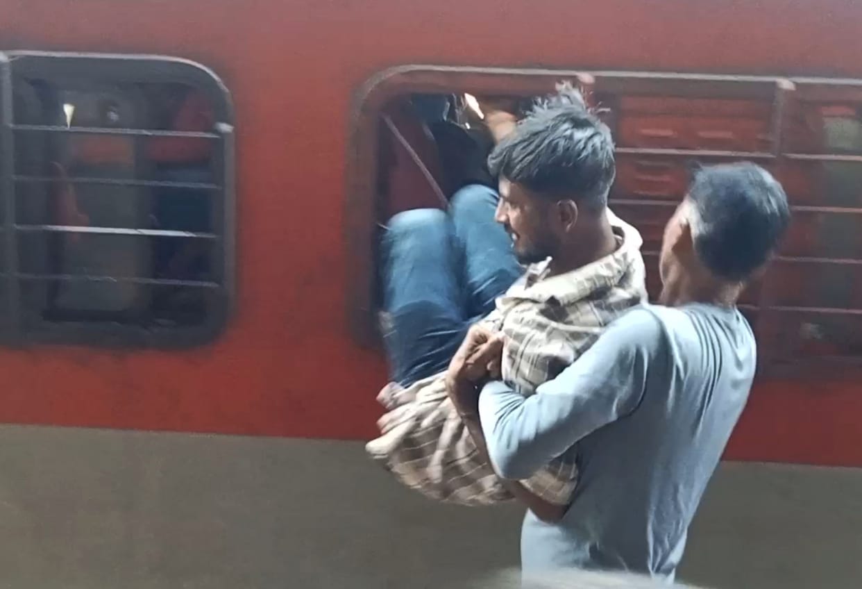 Crowded trains make reaching home a difficult task