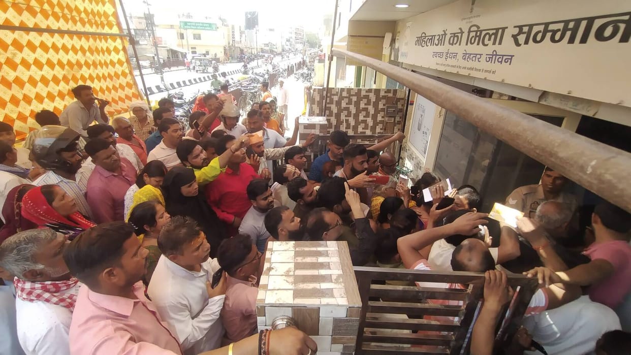 Long queues, cylinders running out consumers are wandering for gas