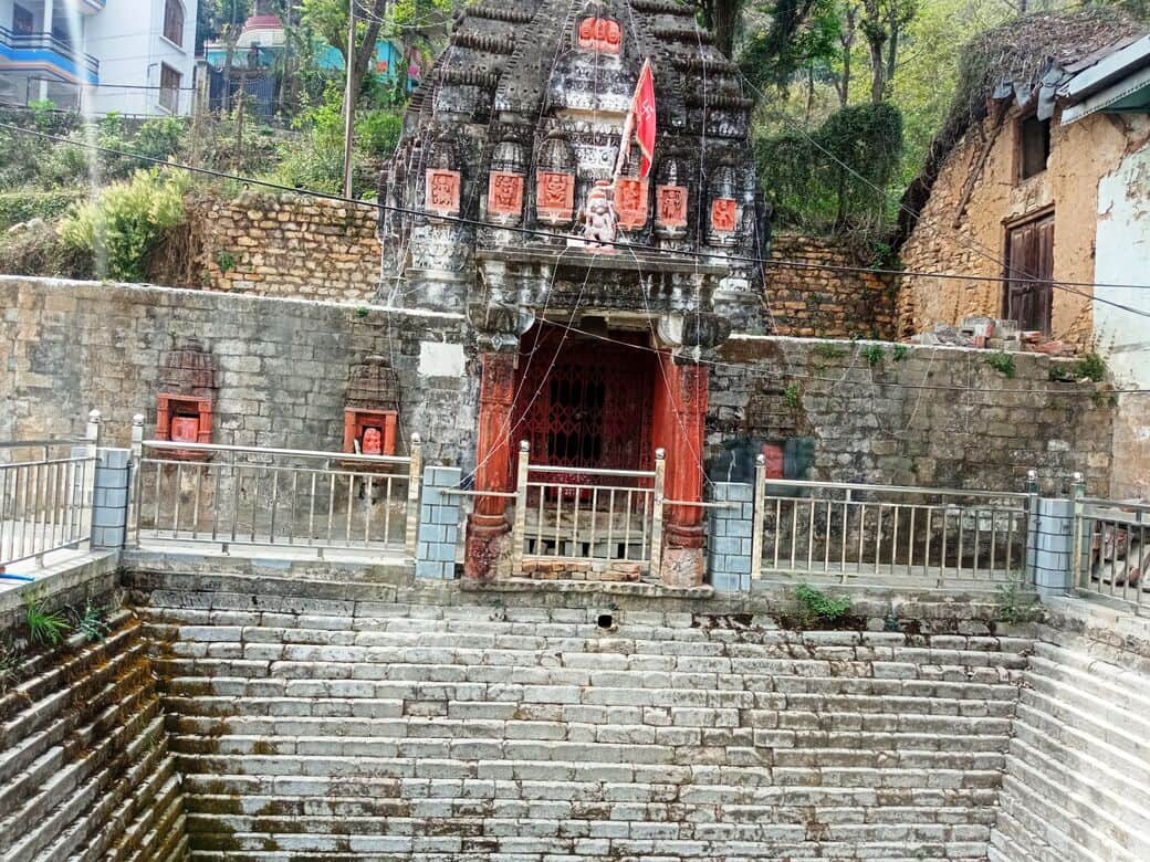 सुंदरनगर के ललितनगर स्थित सूर्य मंदिर में स्थापिता पवित्र कुंड । संवाद