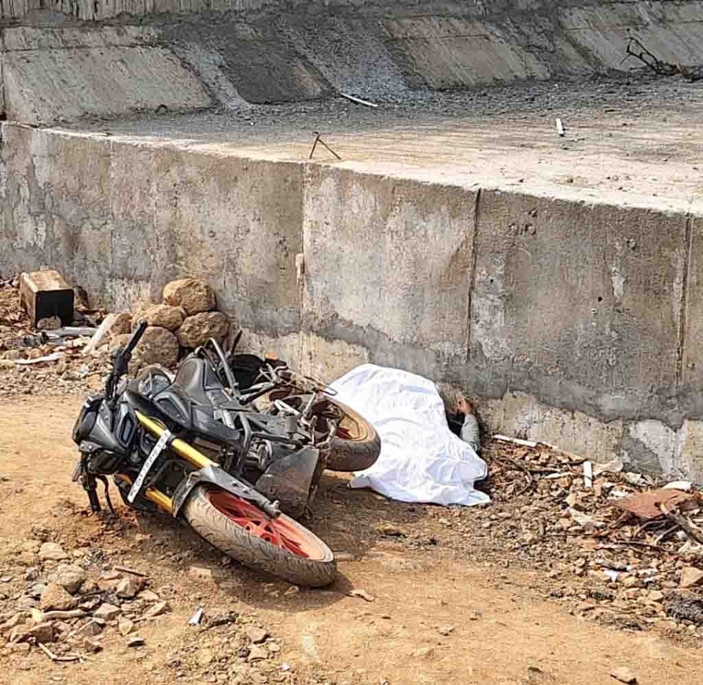 village Sarpanch died after falling into pit on the railway overbridge