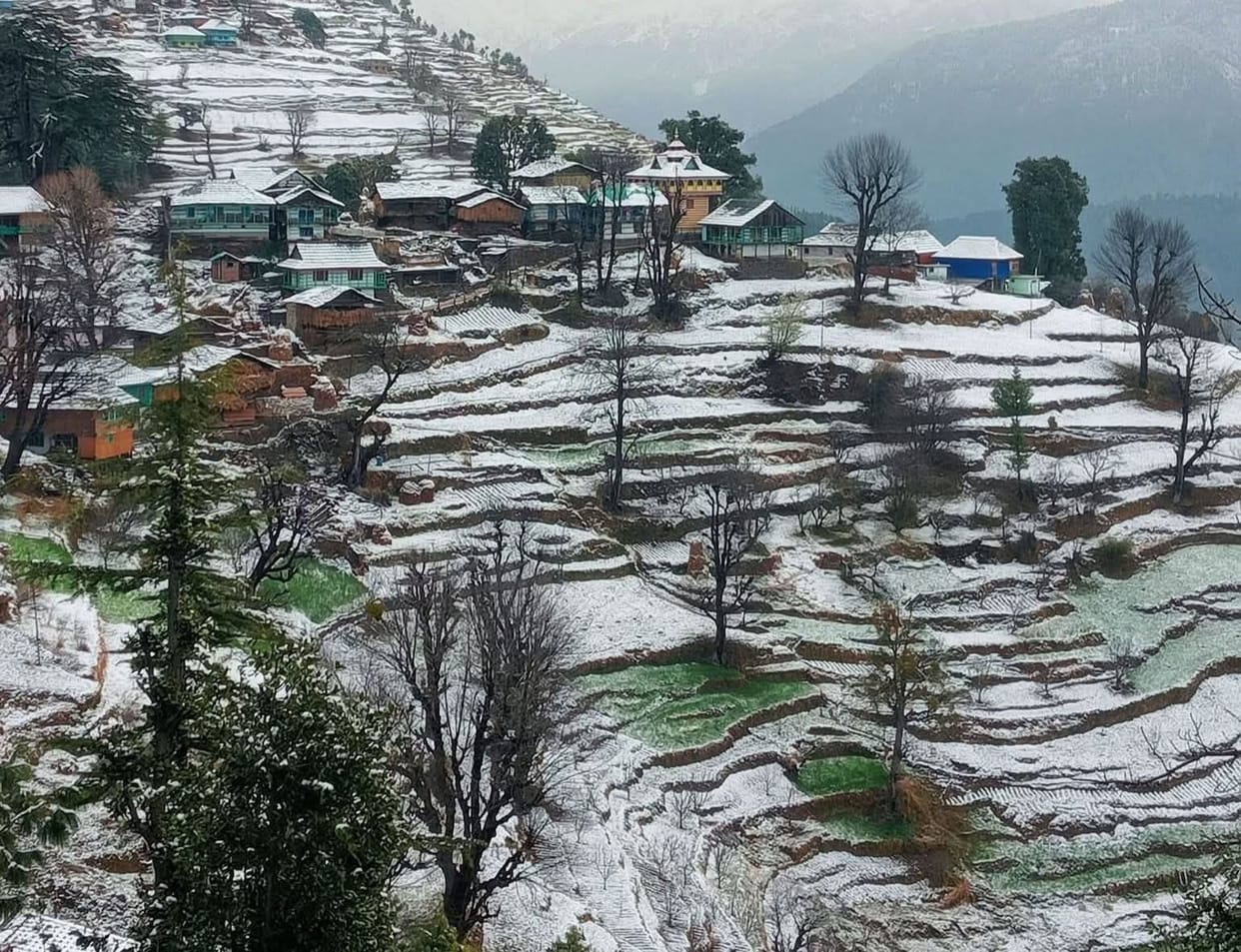 Snowfall in the hills, rain in the plains, darkness prevails during the day