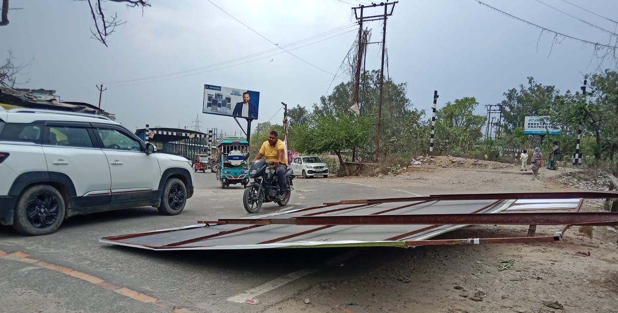 Rain accompanied by strong winds; branches, hoardings, and banners came crashing down.