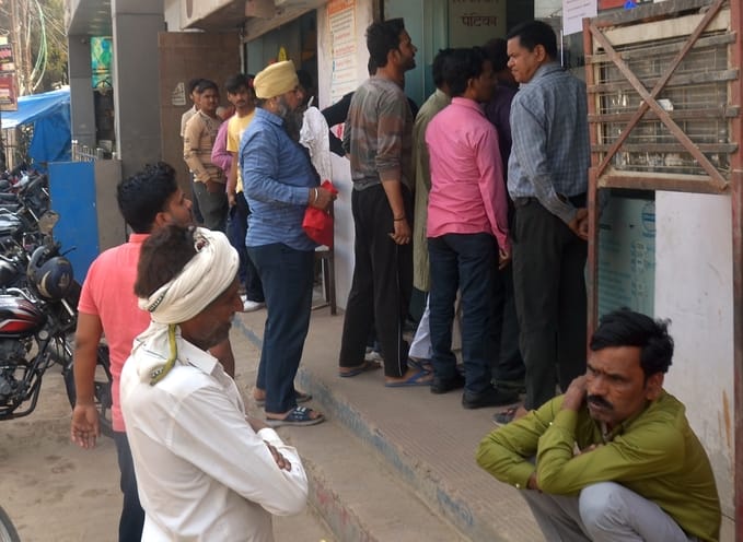 The Cylinder Crisis... Threatens Even Guests' Meals at Weddings