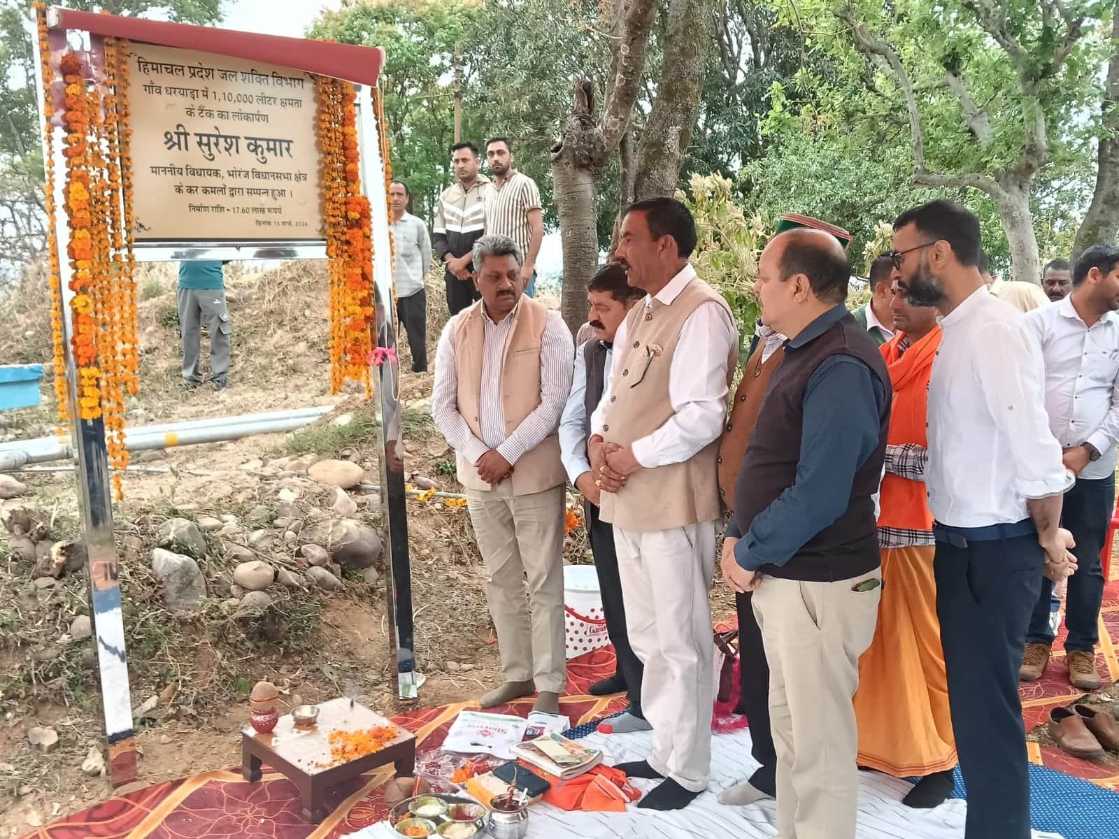 धरयाड़ा में टैंक का लोकार्पण करते विधायक सुरेश कुमार। स्रोत : जागरूक पाठक