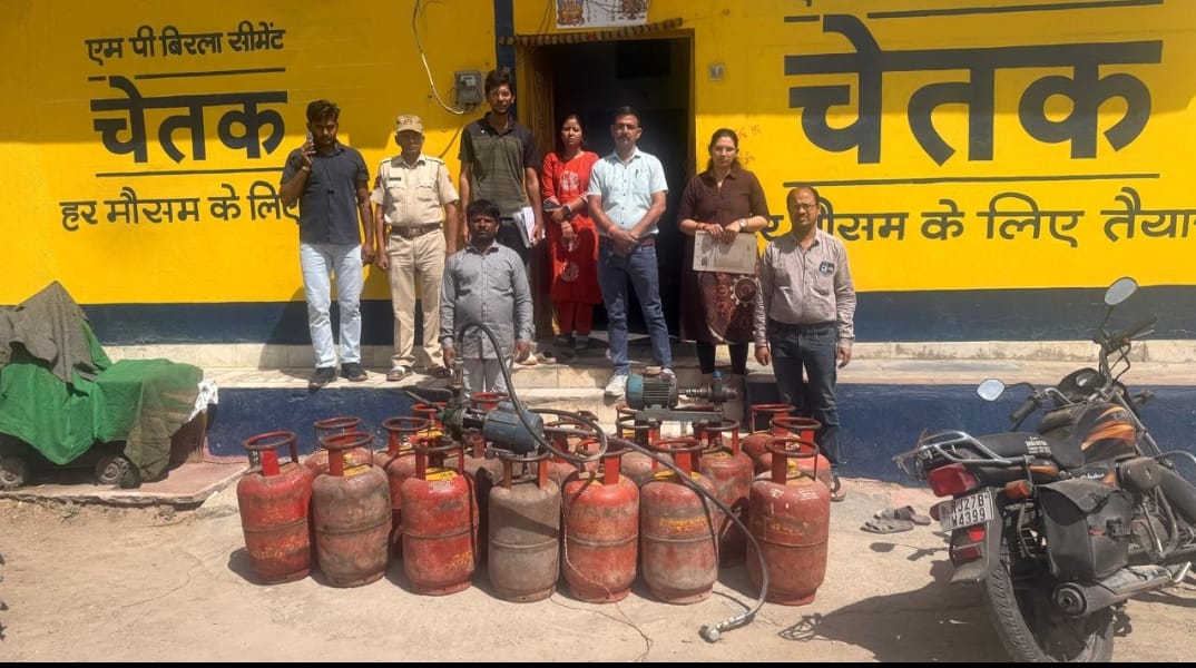 LPG Crisis: Illegal Gas Refilling in Udaipur; Administration Seized 21 Domestic Cylinders and Two Machines
