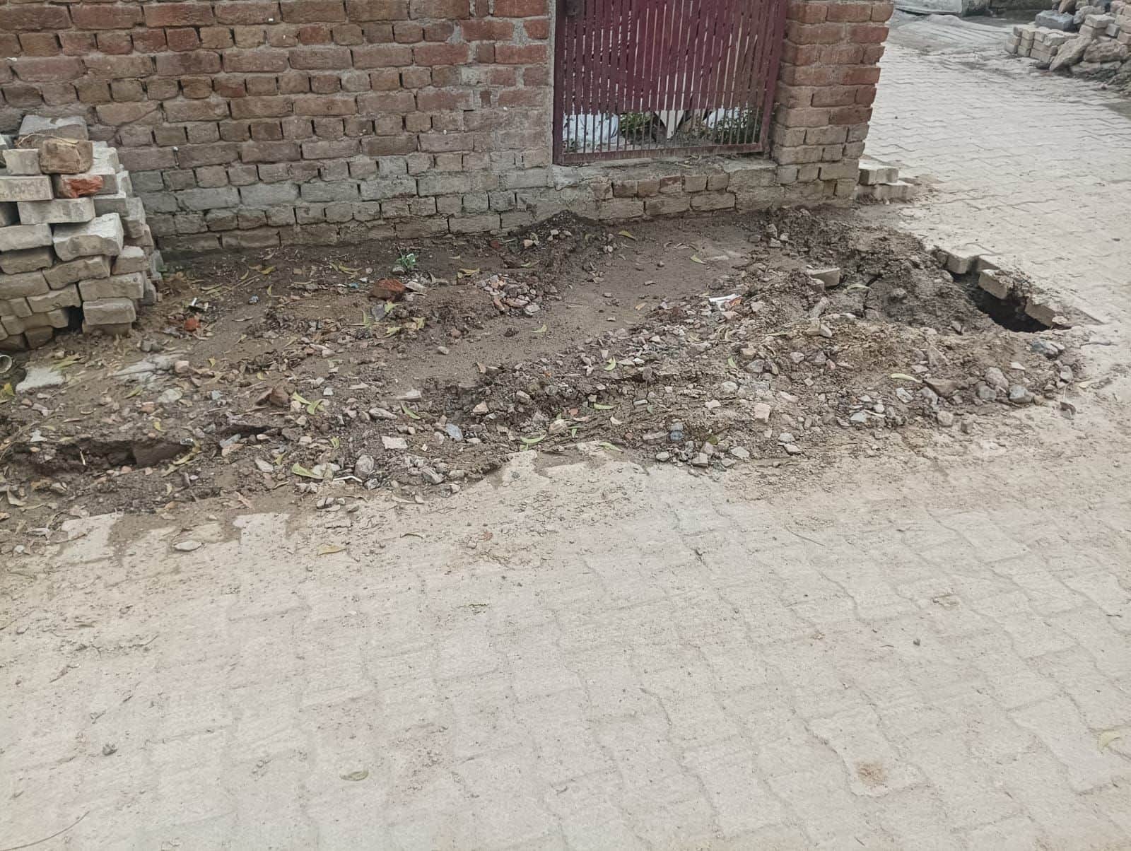 26-शहर की उत्तम विहार कॉलोनी में उखाड़ी गली। स्रोत : कॉलोनीवासी