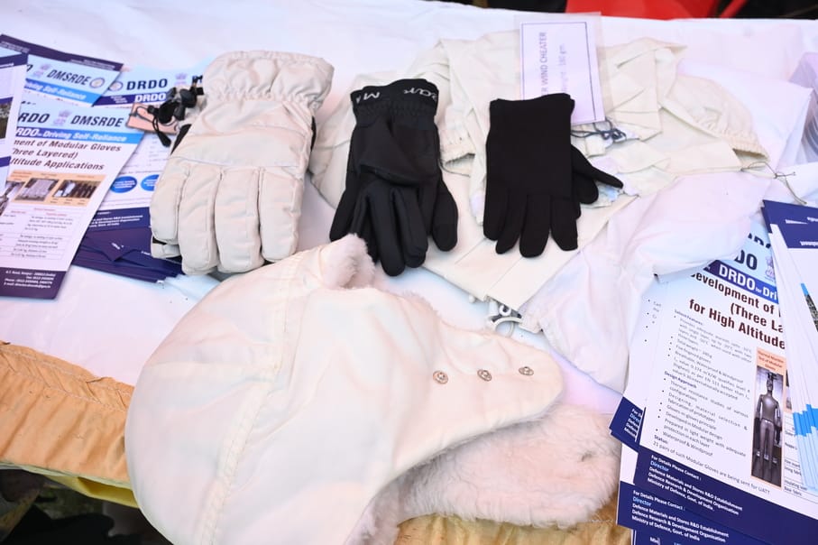 280-Gram Gloves to Keep Hands Warm in Temperatures of Minus 50 Degrees