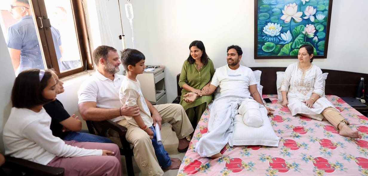 Rahul Gandhi met CRPF Assistant Commandant Ajay Malik.