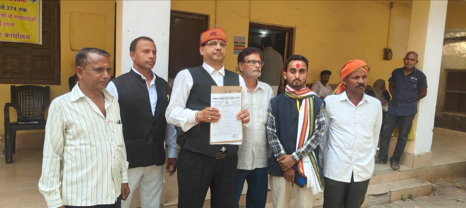 अखिल भारतीय ब्राह्मण ज्ञापन देने जाते कल्याण संस्थान के लोग। स्रोत- सोशल मीडिया