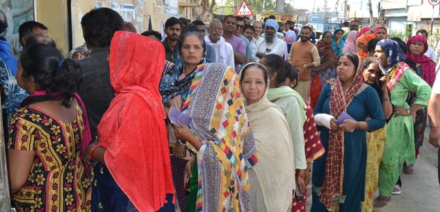1300 cylinders were booked, only 46 were supplied... Women broke open the agency's shutter and entered inside.