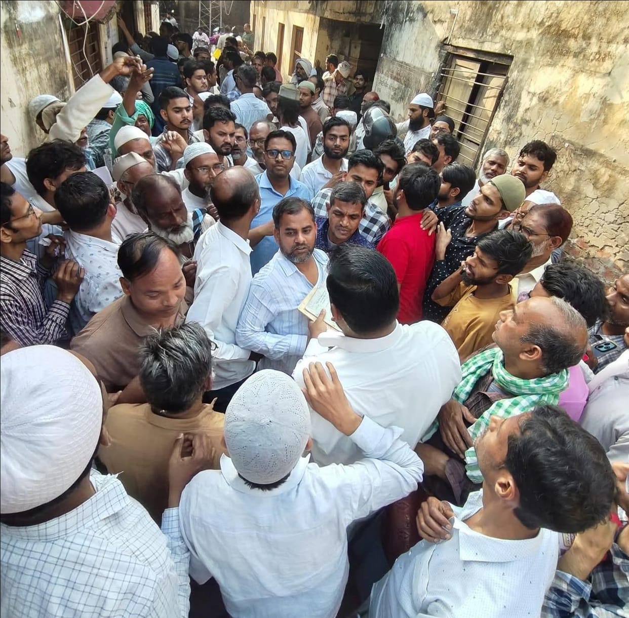 Connections of 1,000 consumers were cut and the office of the superintending engineer was gheraoed for six hours.