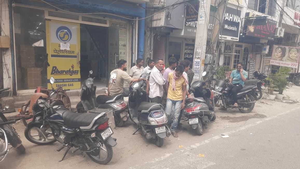 Crowds at agencies reduced, commercial cylinder supply to resume