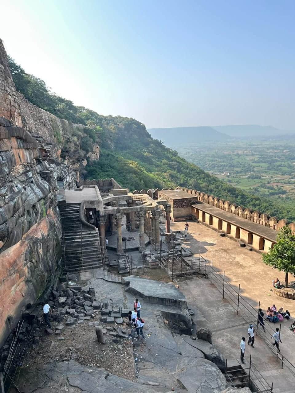 फोटो - 14 अजेय कालिंजर दुर्ग का एक दृश्य। संवाद