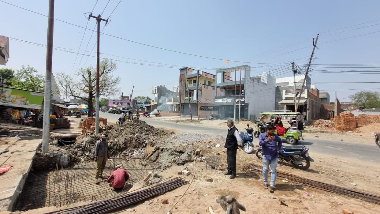 Opposition to the construction of the welcome gate, allegations of wastage of money