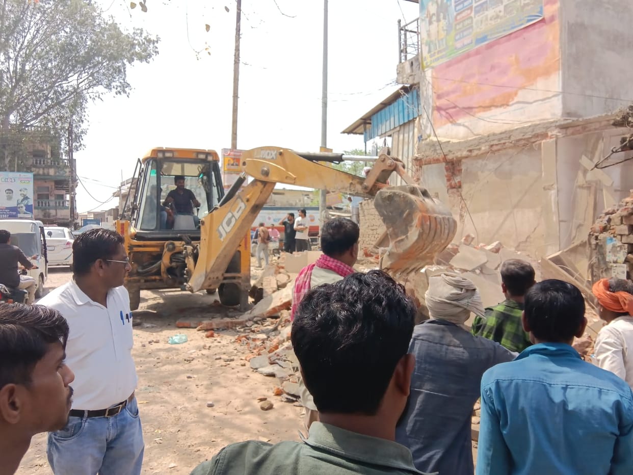 Encroachment removed on Jamuna road, several shops demolished by bulldozer