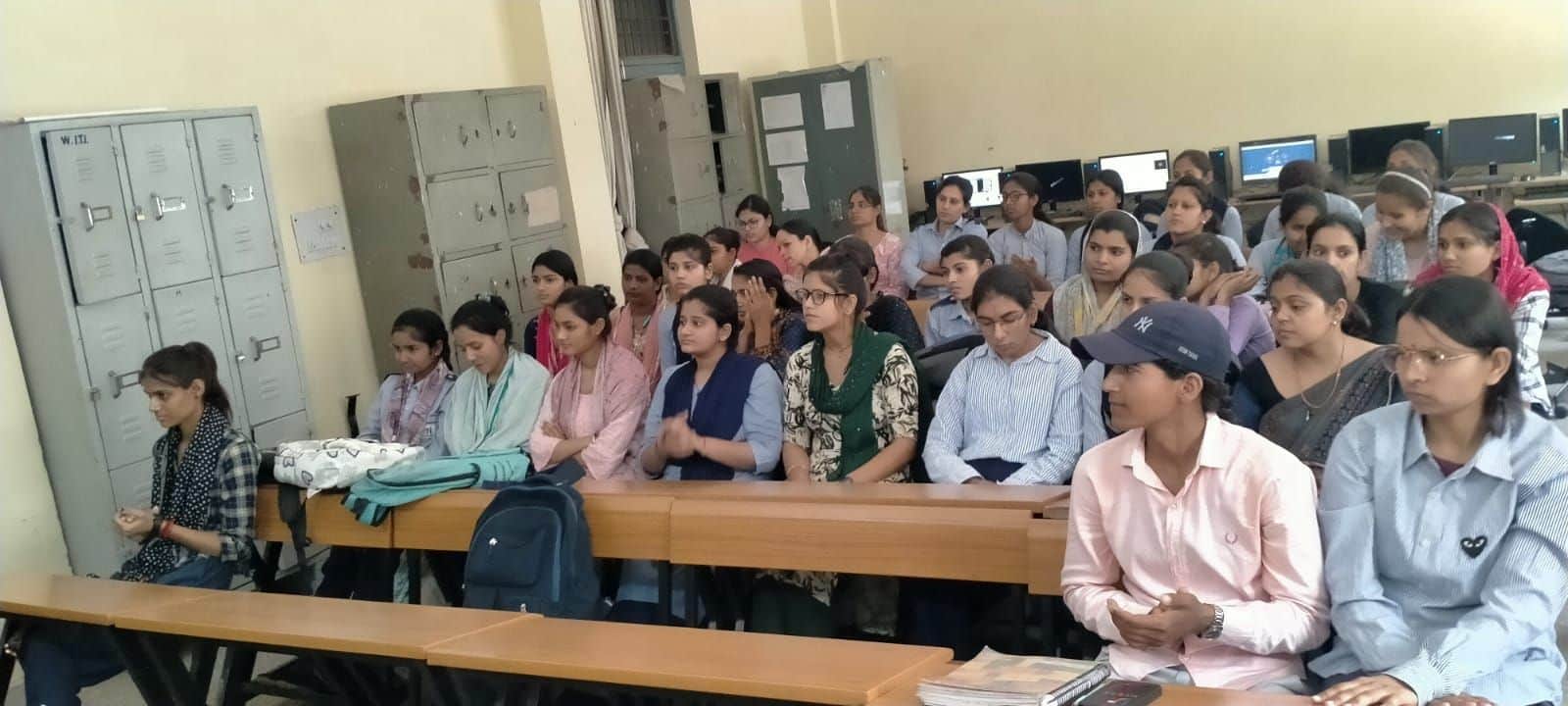 फोटो संख्या:52- राजकीय महिला औद्योगिक प्रशिक्षण संस्थान में  आयोजित अपराजिता कार्यक्रम के दौरा