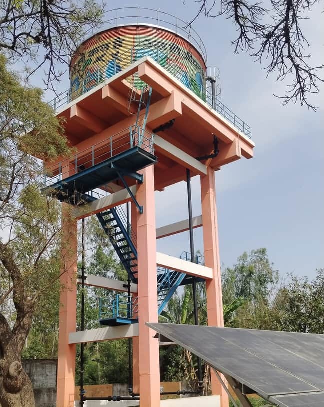 गोंदलामऊ के उत्तर धौना गांव में तैयार पानी की टंकी।