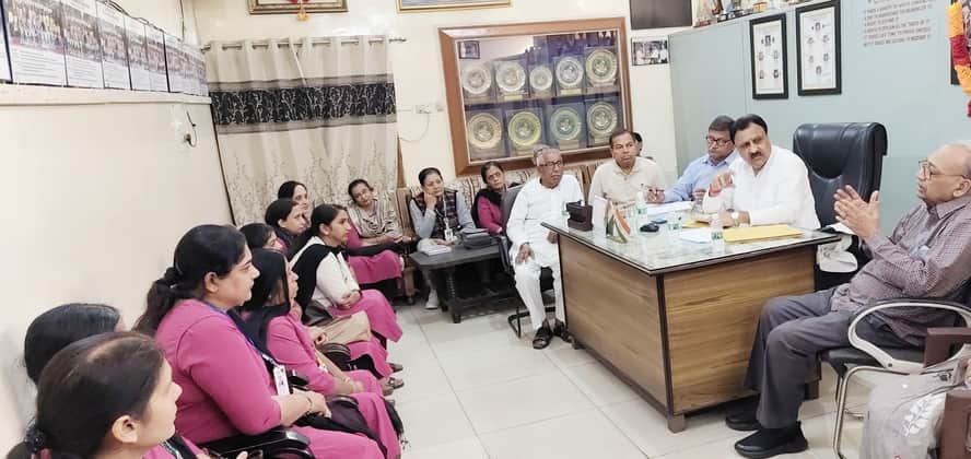 हिसार में पदाधिकारियों को संबोधित करते प्रयाग गिरी शिवालय मंदिर ट्रस्ट के प्रधान बजरंग गर्ग।