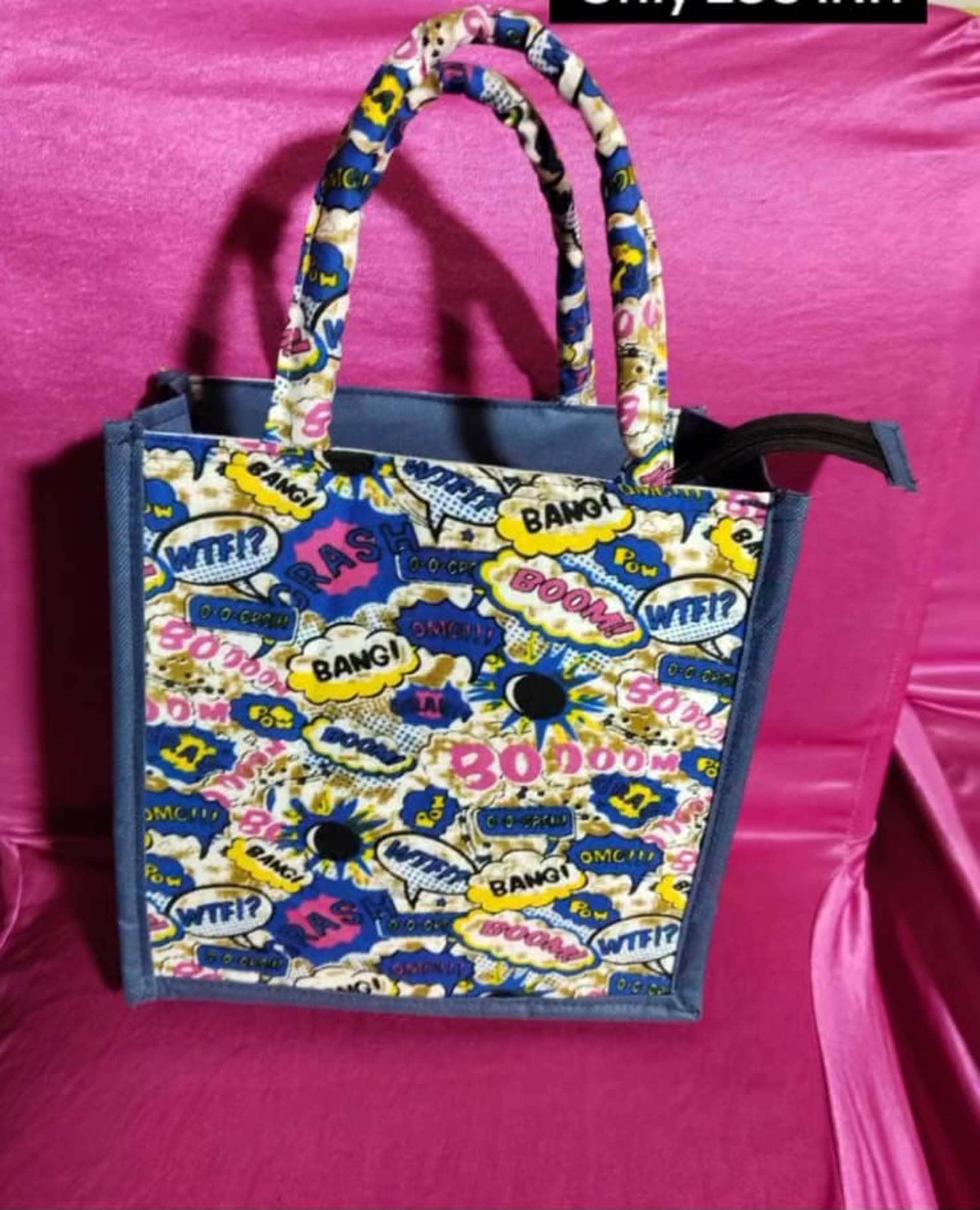 हाथों से बनाया गया जूट का बैग। स्वयं