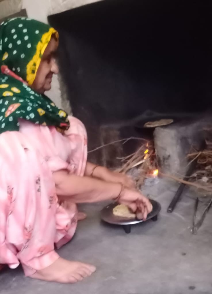 Gas shortage... Food cooking on stoves with smoke from coal and wood, long queues for cylinders outside gas agencies