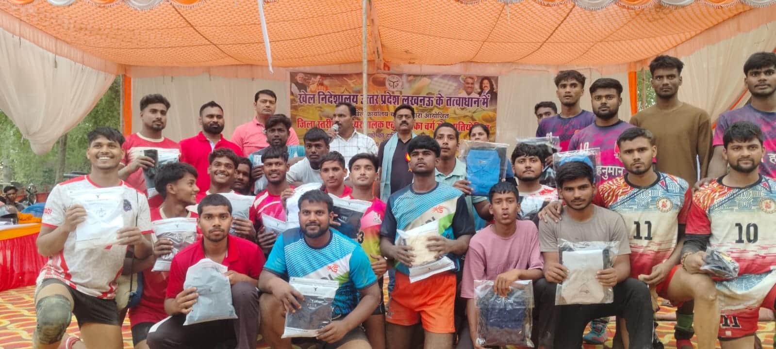 जिला स्तरीय जूनियर खेल प्रतियोगिता में फुटबाल में विजेता   दानापुर की टीम। स्राेत: जागरूक पाठक