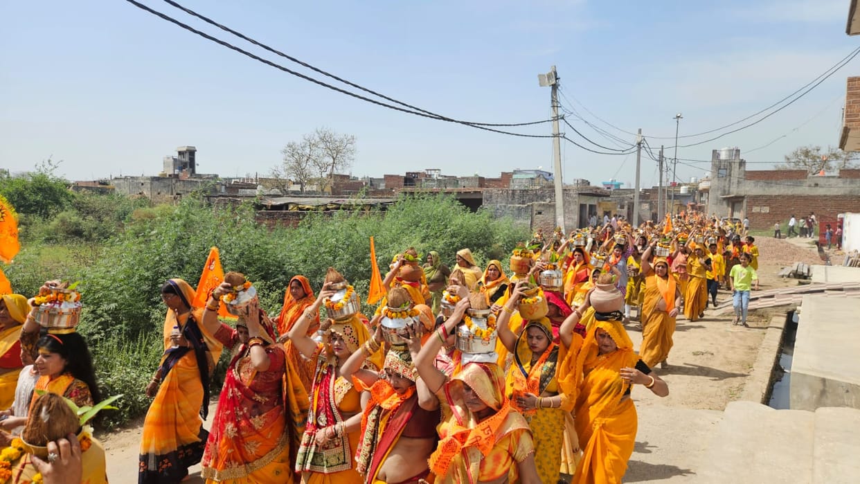 A grand Kalash Yatra was organised before the Sri Ram Katha in Gabhana.