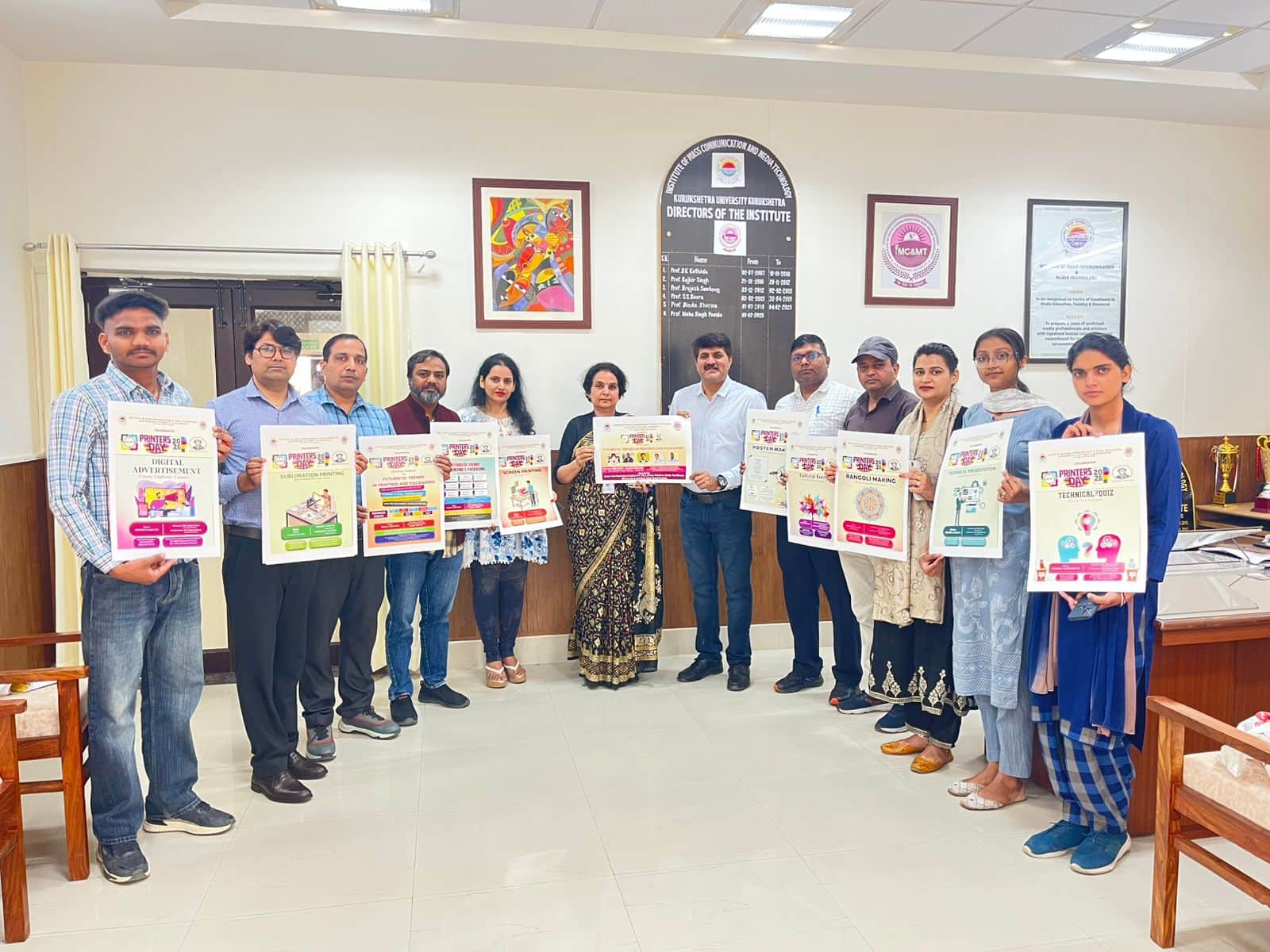 कुरुक्षेत्र।  फ्यूचरिस्टिक ट्रेंड्स इन प्रिंटिंग एंड पैकेजिंग’’ के पोस्टर का विमोचन करते निदेशक