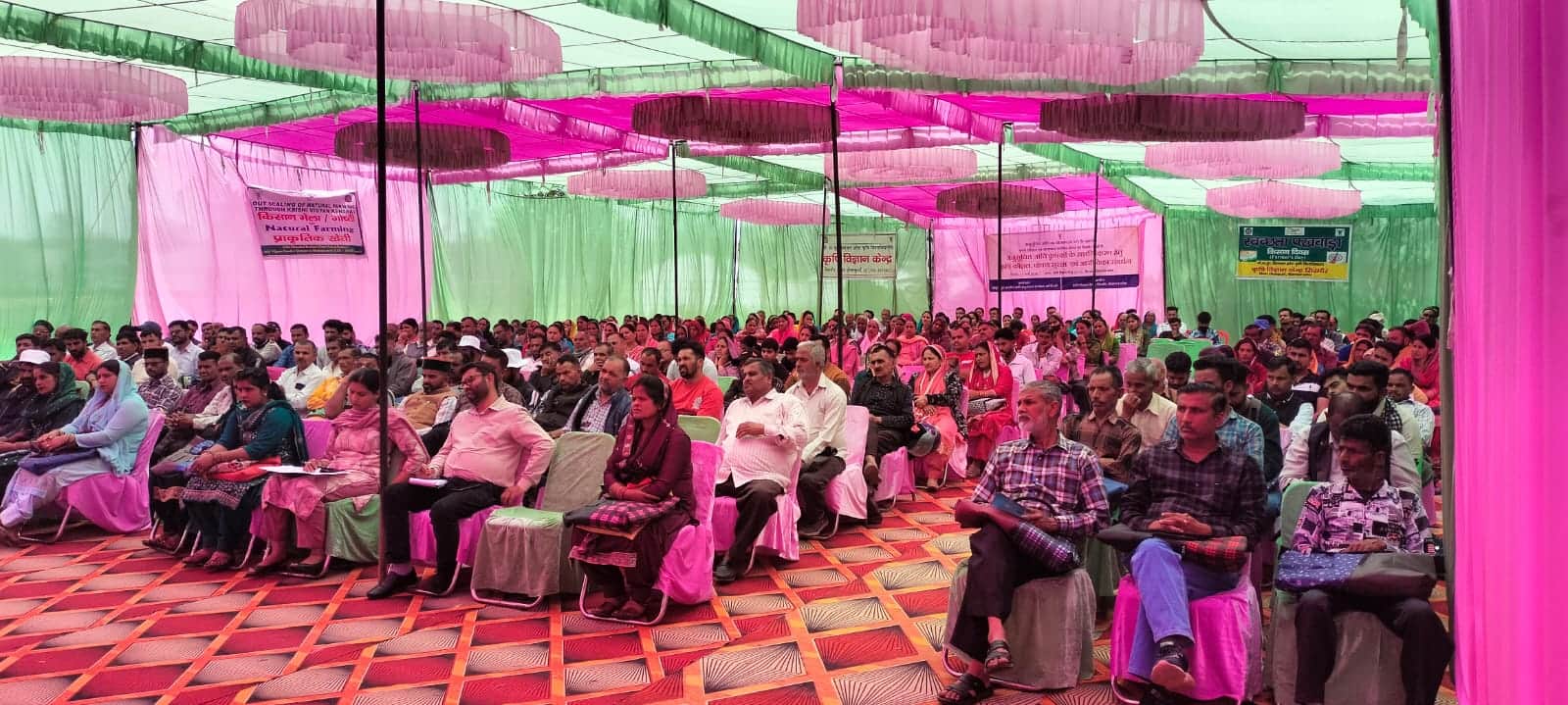 कृषि विज्ञान केंद्र सिरमौर में आयोजित शिविर में मौजूद किसान। स्रोत: केवीके