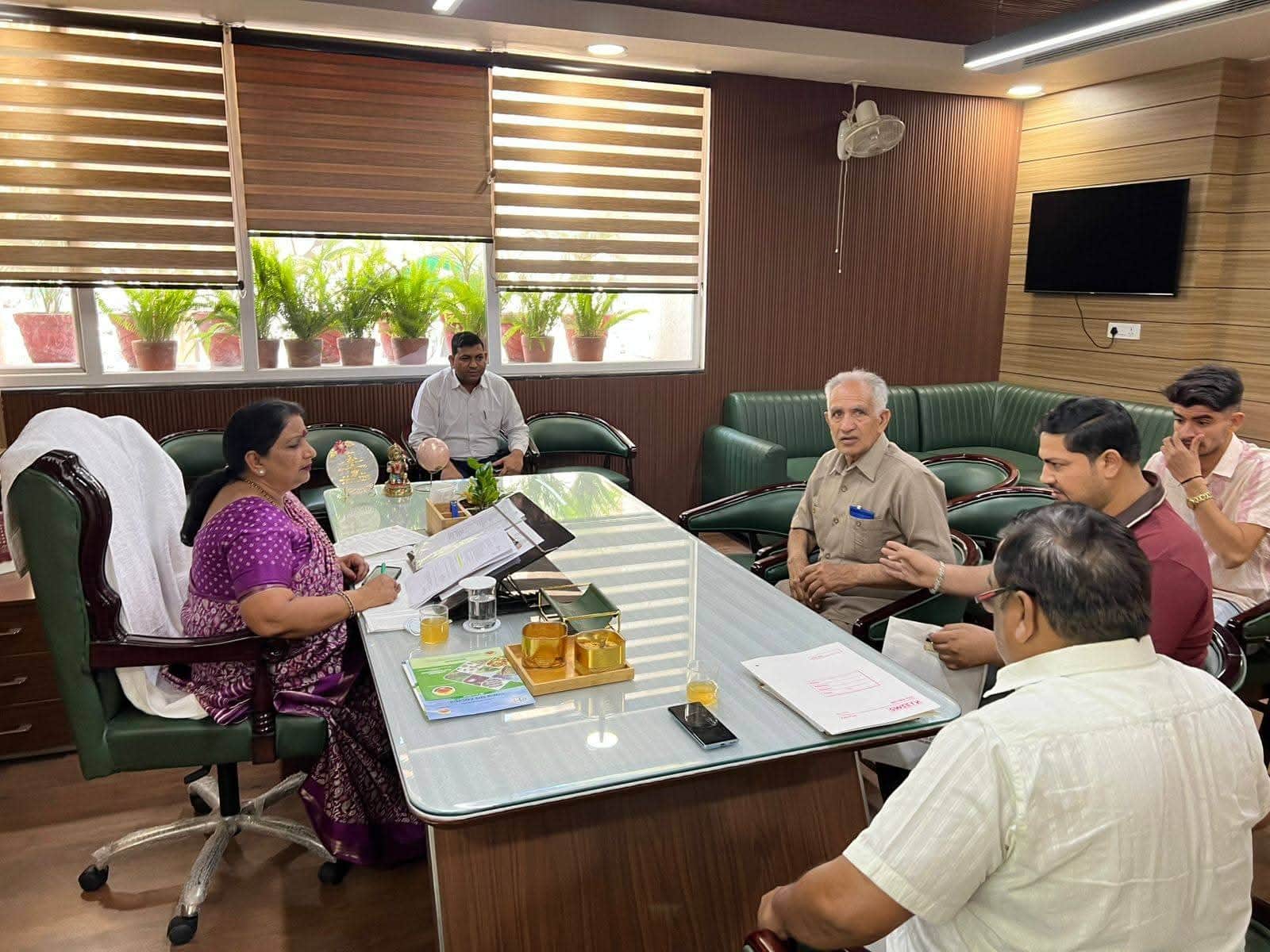 लोगों की समस्या सुनती मेयर रेणु बाला गुप्ता। प्रवक्ता