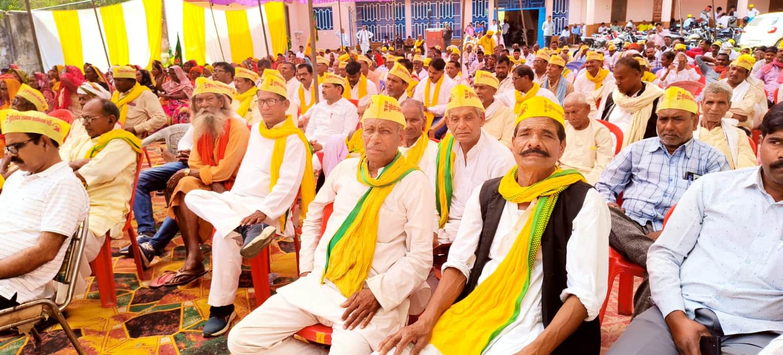 नगर के हिंदी भवन सभागार में सुहेलदेव सम्मान स्वाभिमान पार्टी  के प्रदेश स्तरीय कार्यर्ता बैठक 