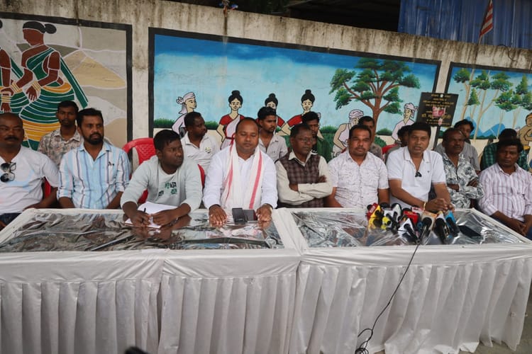 Ranchi: सरहुल में DJ पर पूरी तरह रोक, शोभायात्रा में बजेगा सिर्फ मांदर-ढोल