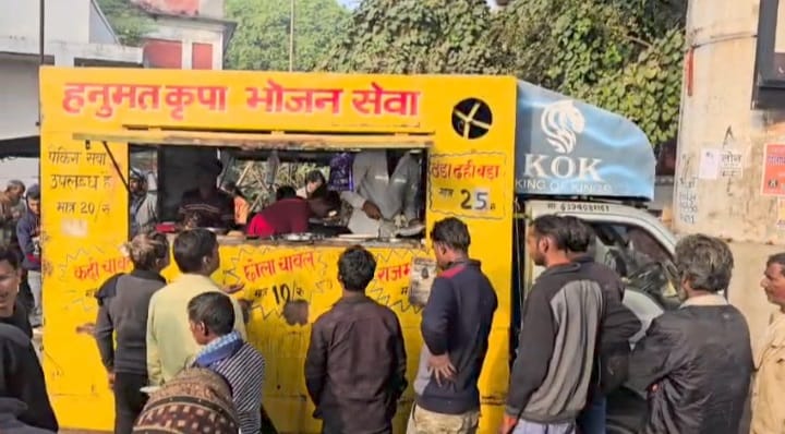 Even in times of crisis, the service continued, with people cooking on a stove to satisfy their hunger.