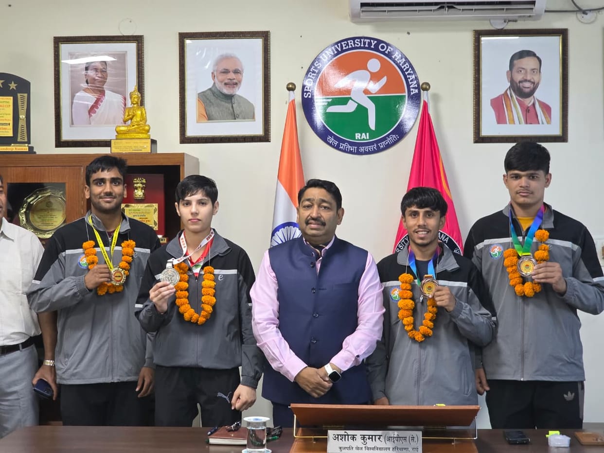 Four players from the Sports University won medals in the inter-university boxing competition.