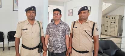 Vigilance department cracks down on corruption PHC head clerk was accepting bribes Motihari Bihar