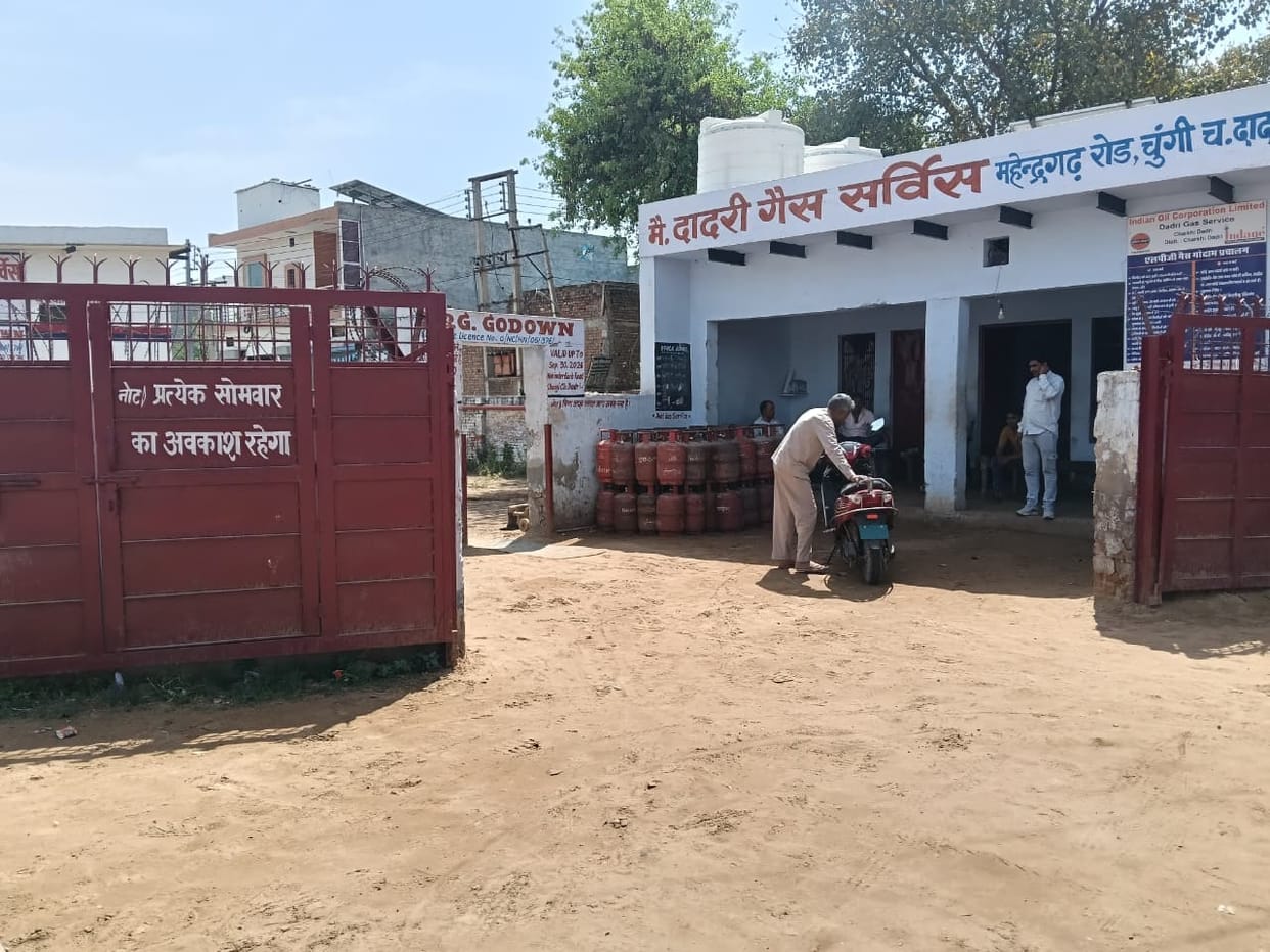 Signs of relief from commercial cylinder crisis, agencies cancel holidays