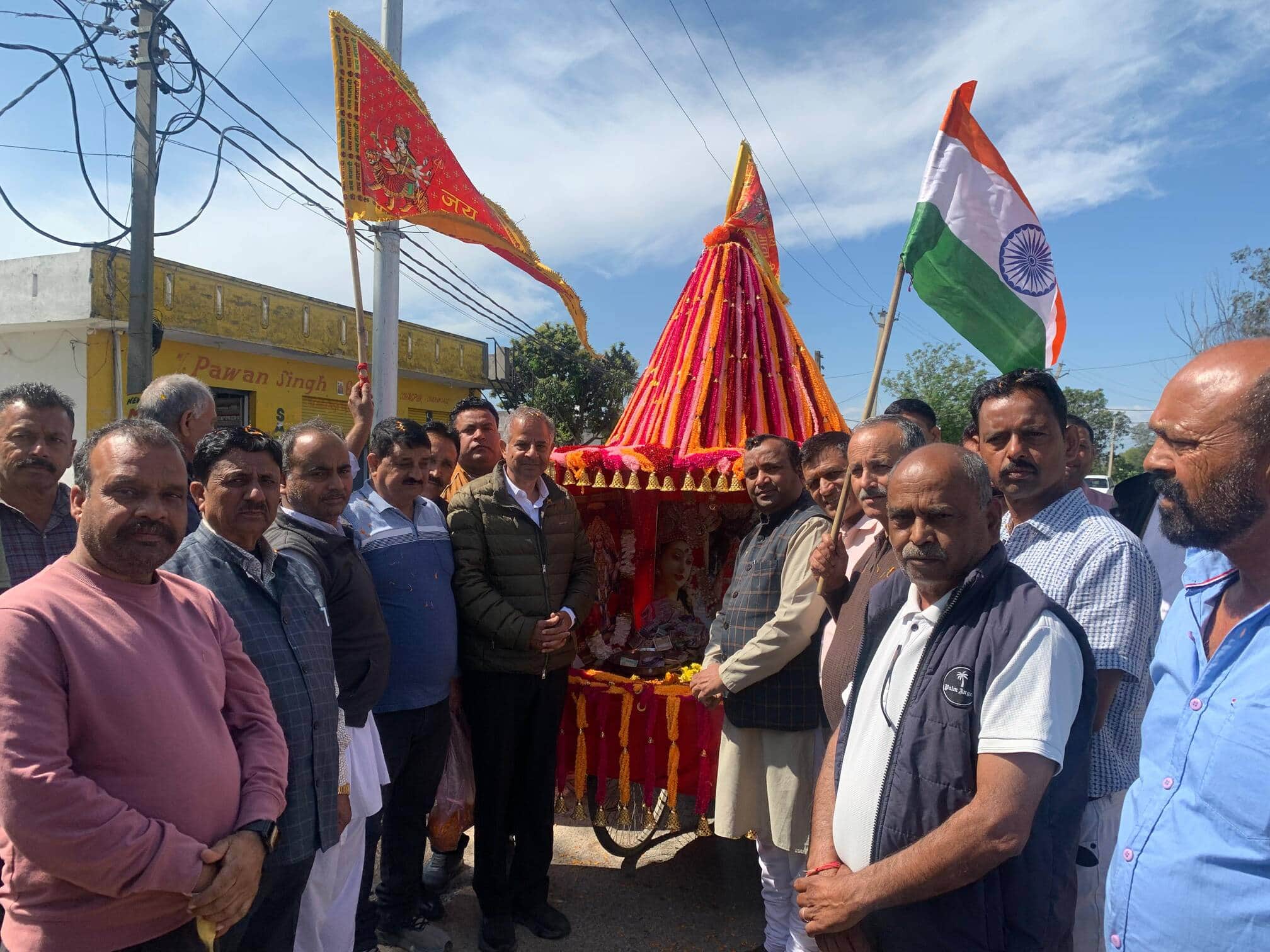 यात्रा को हरी झंडी देते पूर्व विधायक अश्विनी शर्मा।